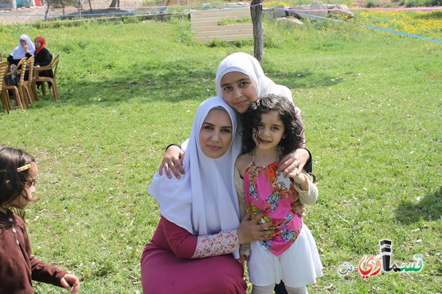 فيديو: في اجواء من السعادة والفرح , روضة افاق تكرم الامهات في عيدهن   